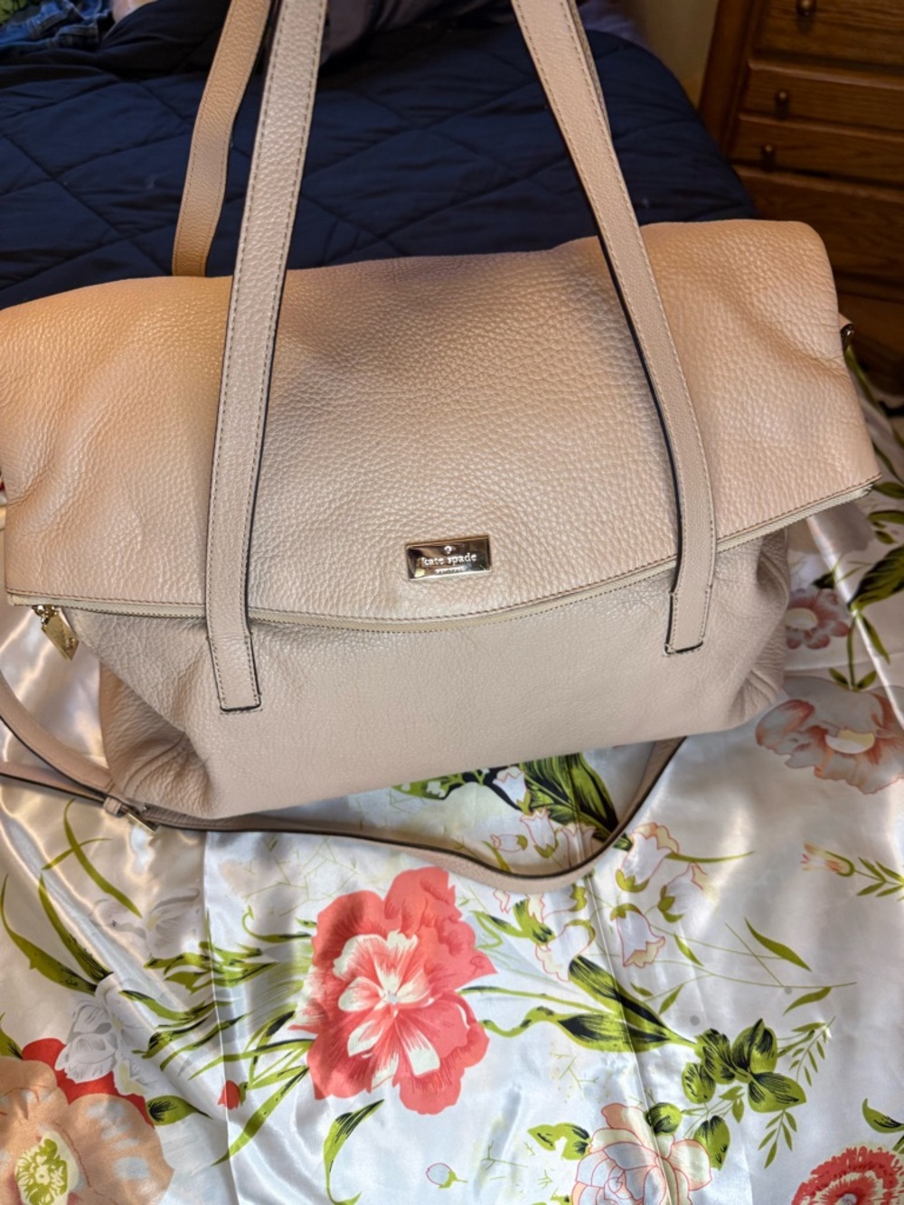 Kate Spade New York Cobble Hill Leslie XL Tote – Pebbled Leather – Beige/Nude